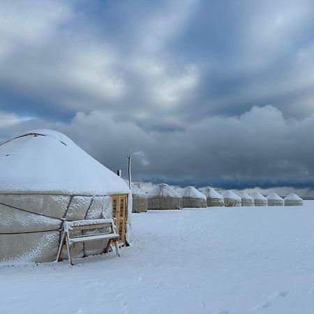 Yurt Camp Ali-Nur At Lake Song-Kol Юрточный Лагерь Али-Нур Озеро Сон-Куль Сон-Куль Кыргызстан Нарын Kyrgyzstan Naryn المظهر الخارجي الصورة