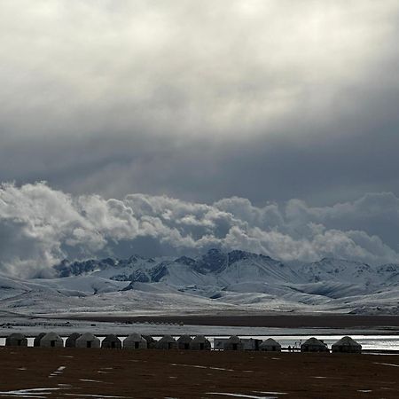 Yurt Camp Ali-Nur At Lake Song-Kol Юрточный Лагерь Али-Нур Озеро Сон-Куль Сон-Куль Кыргызстан Нарын Kyrgyzstan Naryn المظهر الخارجي الصورة