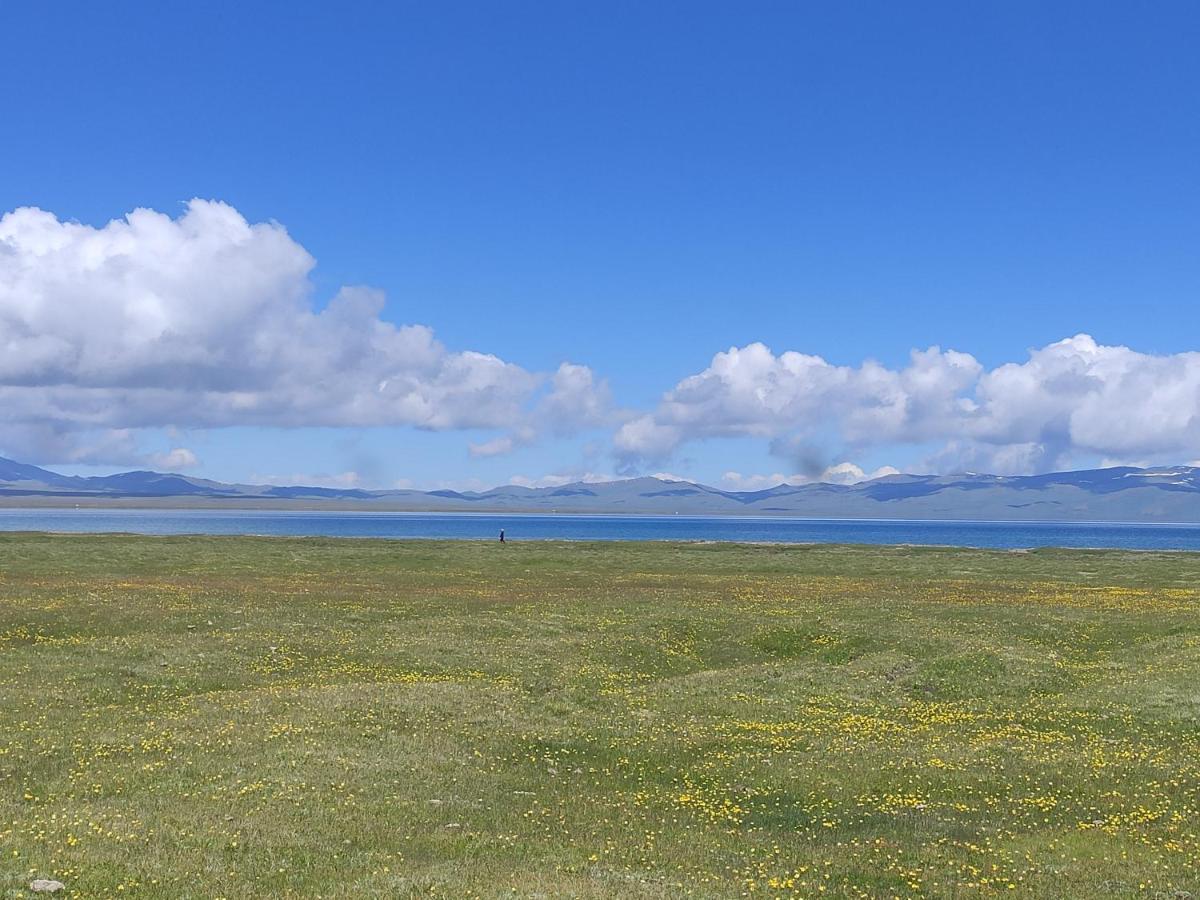Yurt Camp Ali-Nur At Lake Song-Kol Юрточный Лагерь Али-Нур Озеро Сон-Куль Сон-Куль Кыргызстан Нарын Kyrgyzstan Naryn المظهر الخارجي الصورة