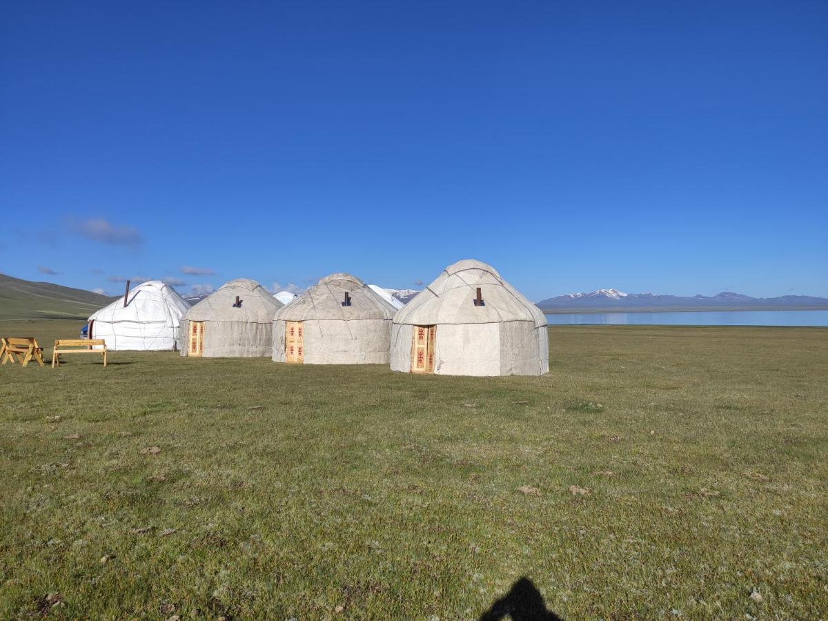 Yurt Camp Ali-Nur At Lake Song-Kol Юрточный Лагерь Али-Нур Озеро Сон-Куль Сон-Куль Кыргызстан Нарын Kyrgyzstan Naryn المظهر الخارجي الصورة