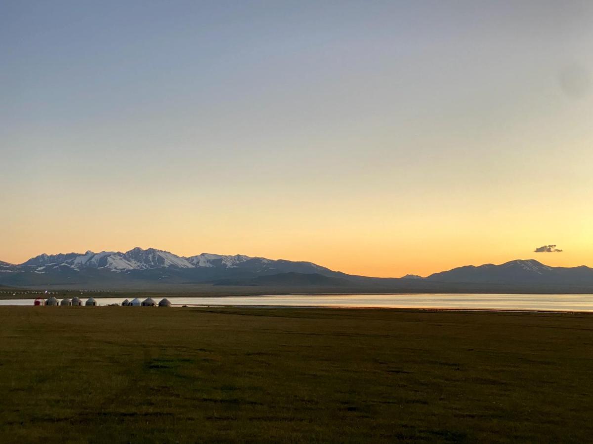 Yurt Camp Ali-Nur At Lake Song-Kol Юрточный Лагерь Али-Нур Озеро Сон-Куль Сон-Куль Кыргызстан Нарын Kyrgyzstan Naryn المظهر الخارجي الصورة