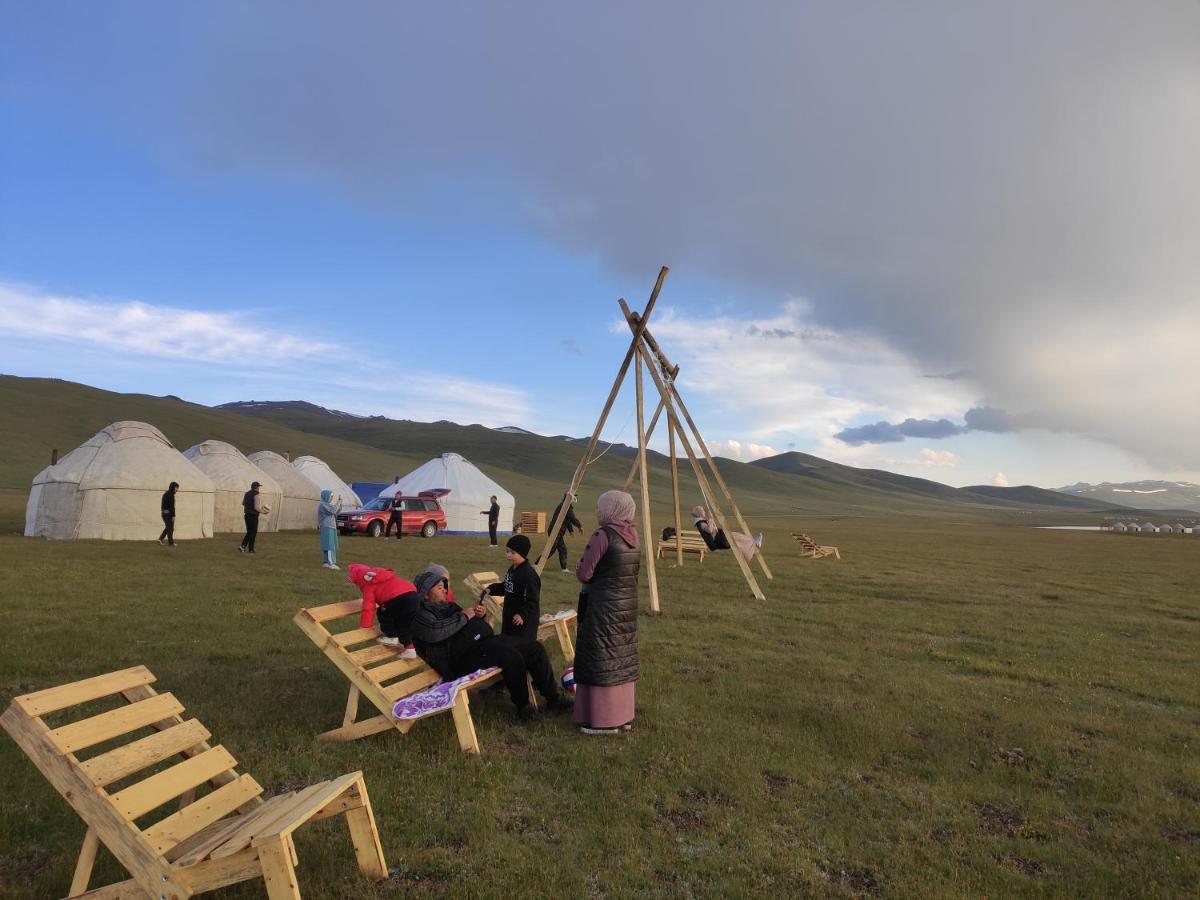 Yurt Camp Ali-Nur At Lake Song-Kol Юрточный Лагерь Али-Нур Озеро Сон-Куль Сон-Куль Кыргызстан Нарын Kyrgyzstan Naryn المظهر الخارجي الصورة