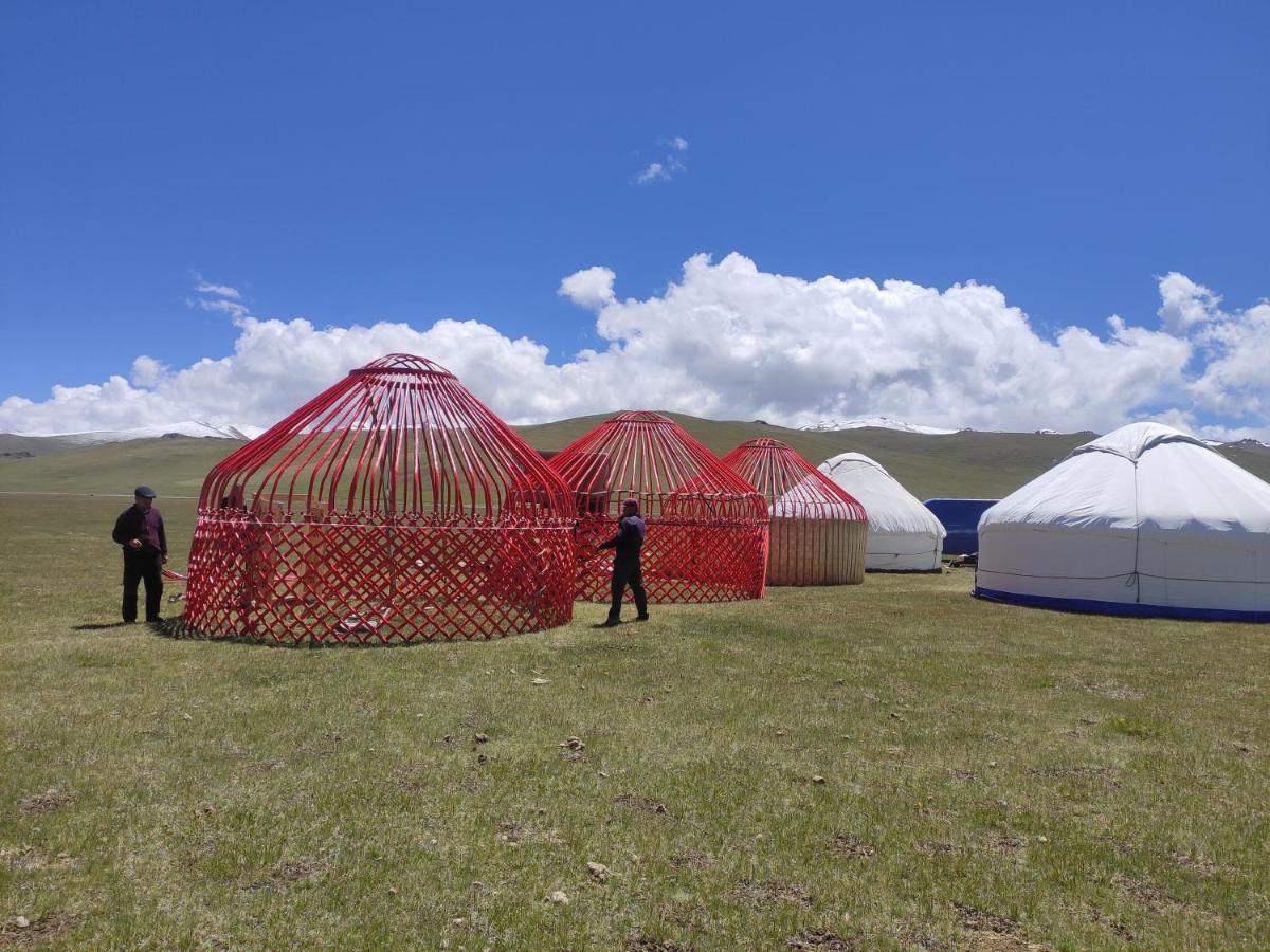 Yurt Camp Ali-Nur At Lake Song-Kol Юрточный Лагерь Али-Нур Озеро Сон-Куль Сон-Куль Кыргызстан Нарын Kyrgyzstan Naryn المظهر الخارجي الصورة
