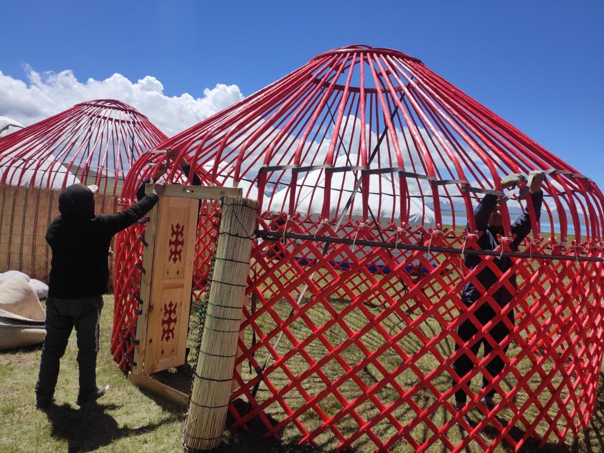 Yurt Camp Ali-Nur At Lake Song-Kol Юрточный Лагерь Али-Нур Озеро Сон-Куль Сон-Куль Кыргызстан Нарын Kyrgyzstan Naryn المظهر الخارجي الصورة