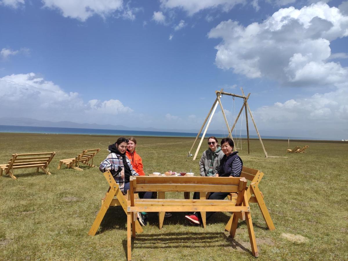 Yurt Camp Ali-Nur At Lake Song-Kol Юрточный Лагерь Али-Нур Озеро Сон-Куль Сон-Куль Кыргызстан Нарын Kyrgyzstan Naryn المظهر الخارجي الصورة