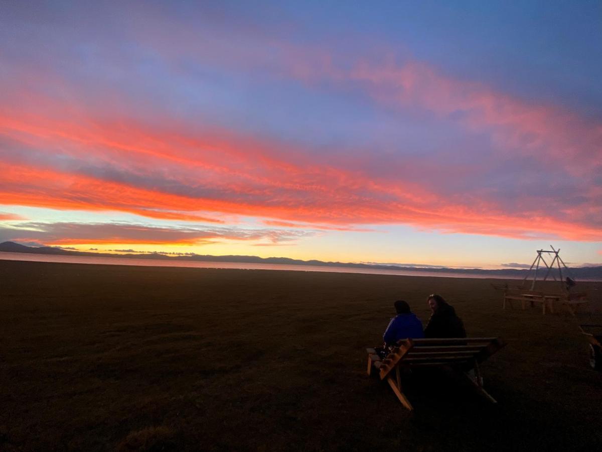Yurt Camp Ali-Nur At Lake Song-Kol Юрточный Лагерь Али-Нур Озеро Сон-Куль Сон-Куль Кыргызстан Нарын Kyrgyzstan Naryn المظهر الخارجي الصورة