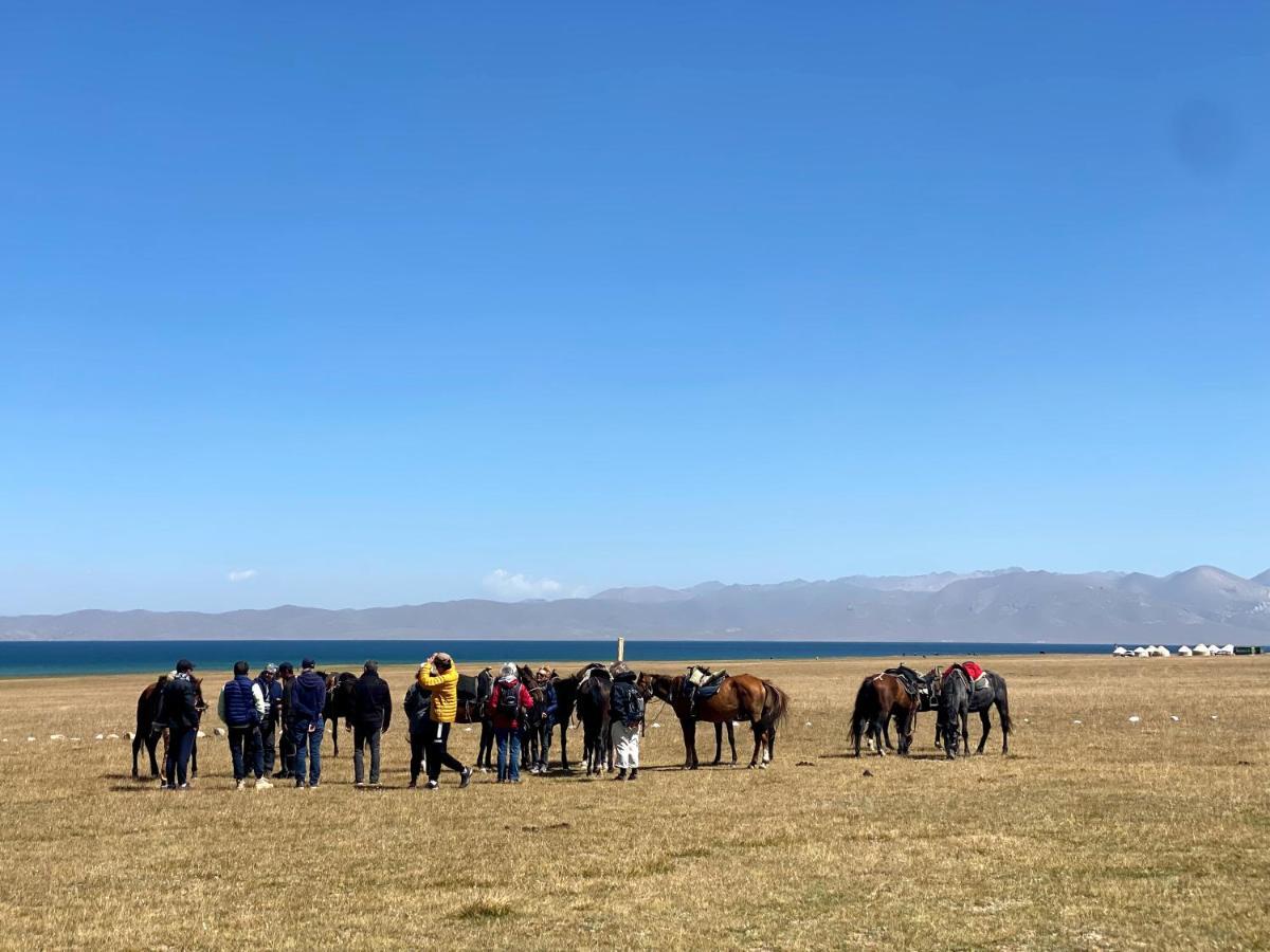 Yurt Camp Ali-Nur At Lake Song-Kol Юрточный Лагерь Али-Нур Озеро Сон-Куль Сон-Куль Кыргызстан Нарын Kyrgyzstan Naryn المظهر الخارجي الصورة