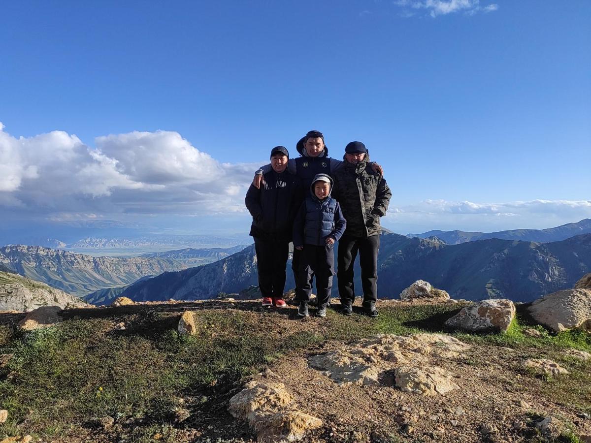 Yurt Camp Ali-Nur At Lake Song-Kol Юрточный Лагерь Али-Нур Озеро Сон-Куль Сон-Куль Кыргызстан Нарын Kyrgyzstan Naryn المظهر الخارجي الصورة