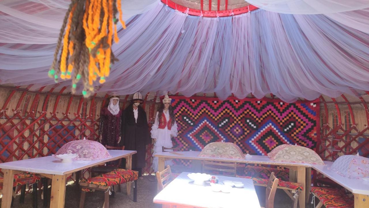 Yurt Camp Ali-Nur At Lake Song-Kol Юрточный Лагерь Али-Нур Озеро Сон-Куль Сон-Куль Кыргызстан Нарын Kyrgyzstan Naryn المظهر الخارجي الصورة