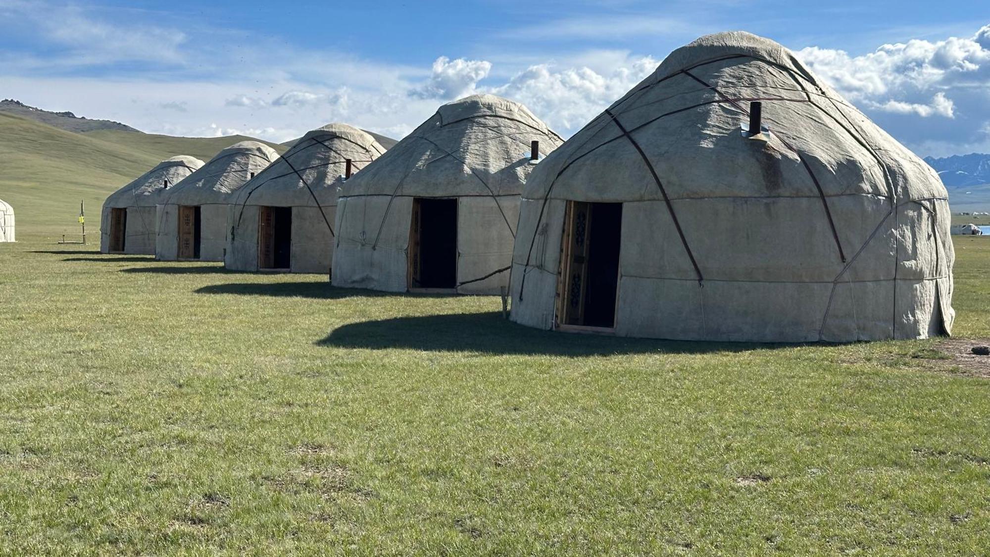 Yurt Camp Ali-Nur At Lake Song-Kol Юрточный Лагерь Али-Нур Озеро Сон-Куль Сон-Куль Кыргызстан Нарын Kyrgyzstan Naryn المظهر الخارجي الصورة