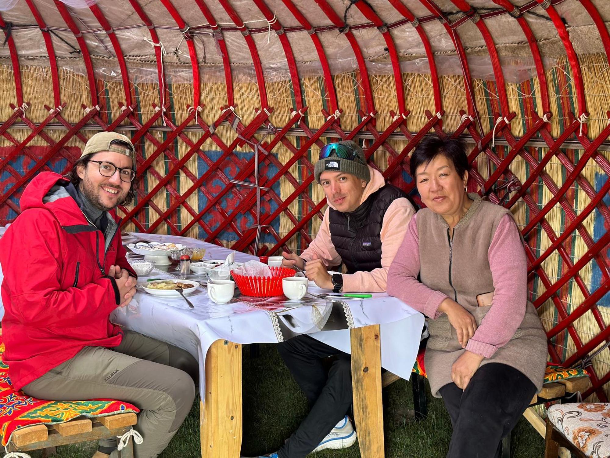 Yurt Camp Ali-Nur At Lake Song-Kol Юрточный Лагерь Али-Нур Озеро Сон-Куль Сон-Куль Кыргызстан Нарын Kyrgyzstan Naryn المظهر الخارجي الصورة