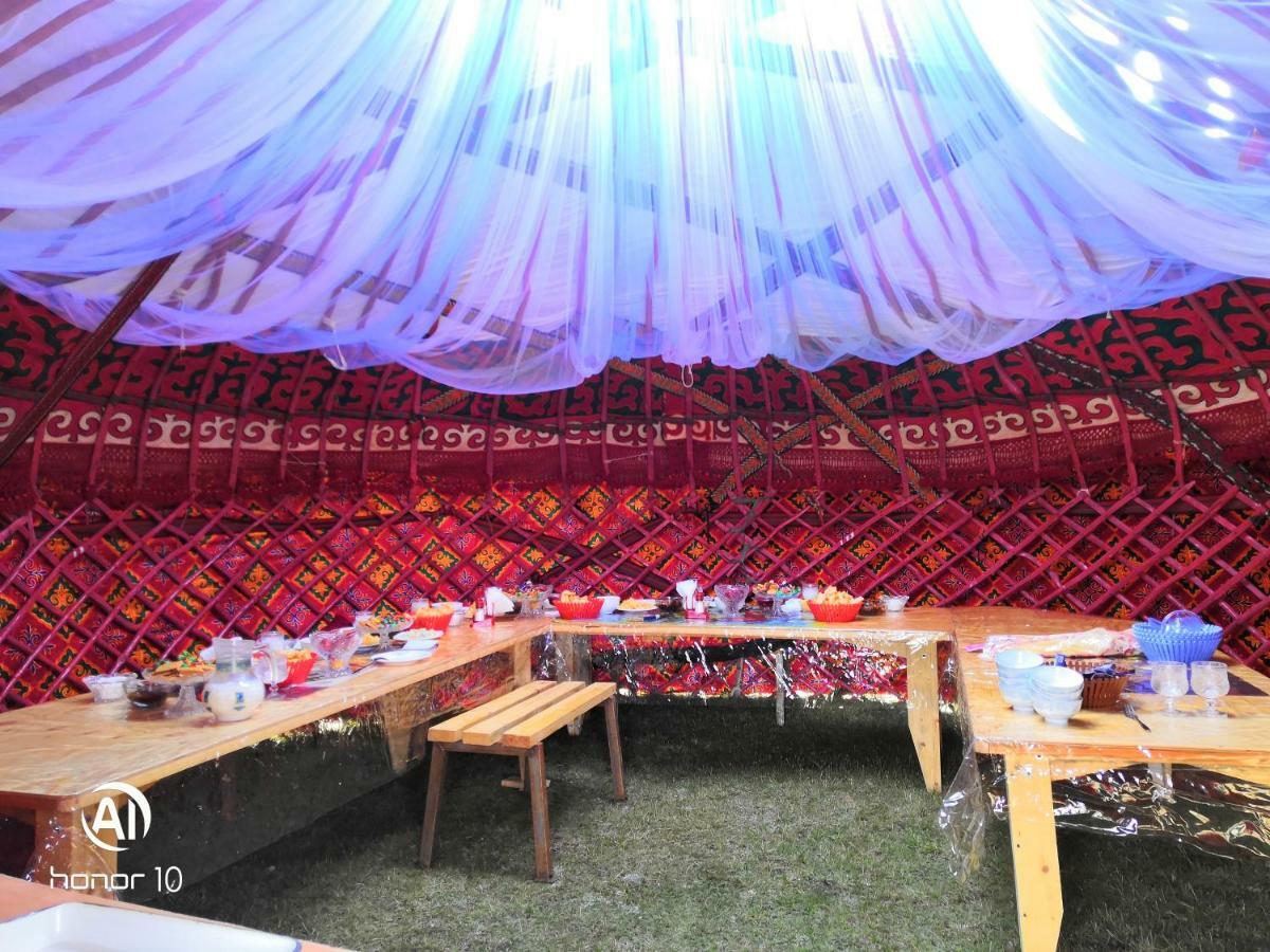 Yurt Camp Ali-Nur At Lake Song-Kol Юрточный Лагерь Али-Нур Озеро Сон-Куль Сон-Куль Кыргызстан Нарын Kyrgyzstan Naryn المظهر الخارجي الصورة