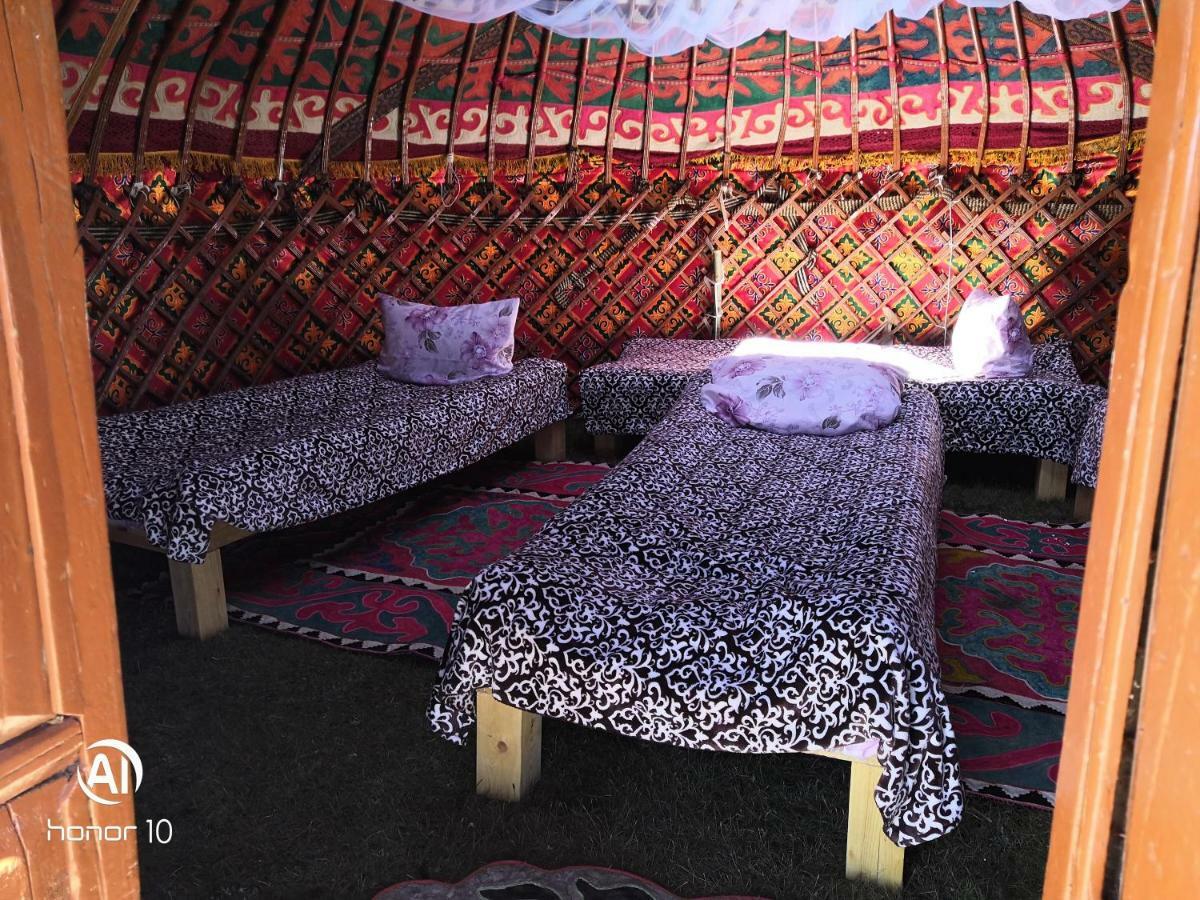 Yurt Camp Ali-Nur At Lake Song-Kol Юрточный Лагерь Али-Нур Озеро Сон-Куль Сон-Куль Кыргызстан Нарын Kyrgyzstan Naryn المظهر الخارجي الصورة