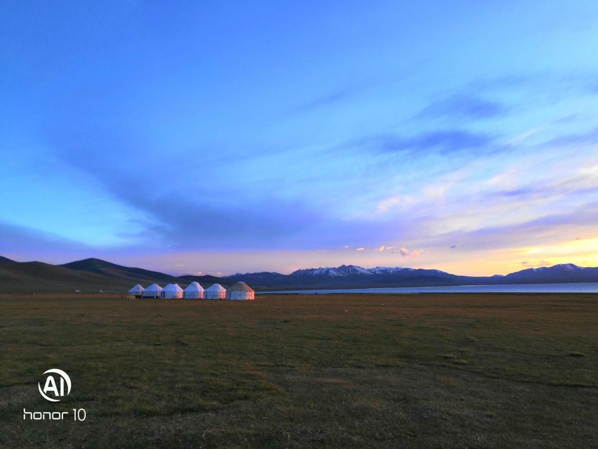 Yurt Camp Ali-Nur At Lake Song-Kol Юрточный Лагерь Али-Нур Озеро Сон-Куль Сон-Куль Кыргызстан Нарын Kyrgyzstan Naryn المظهر الخارجي الصورة