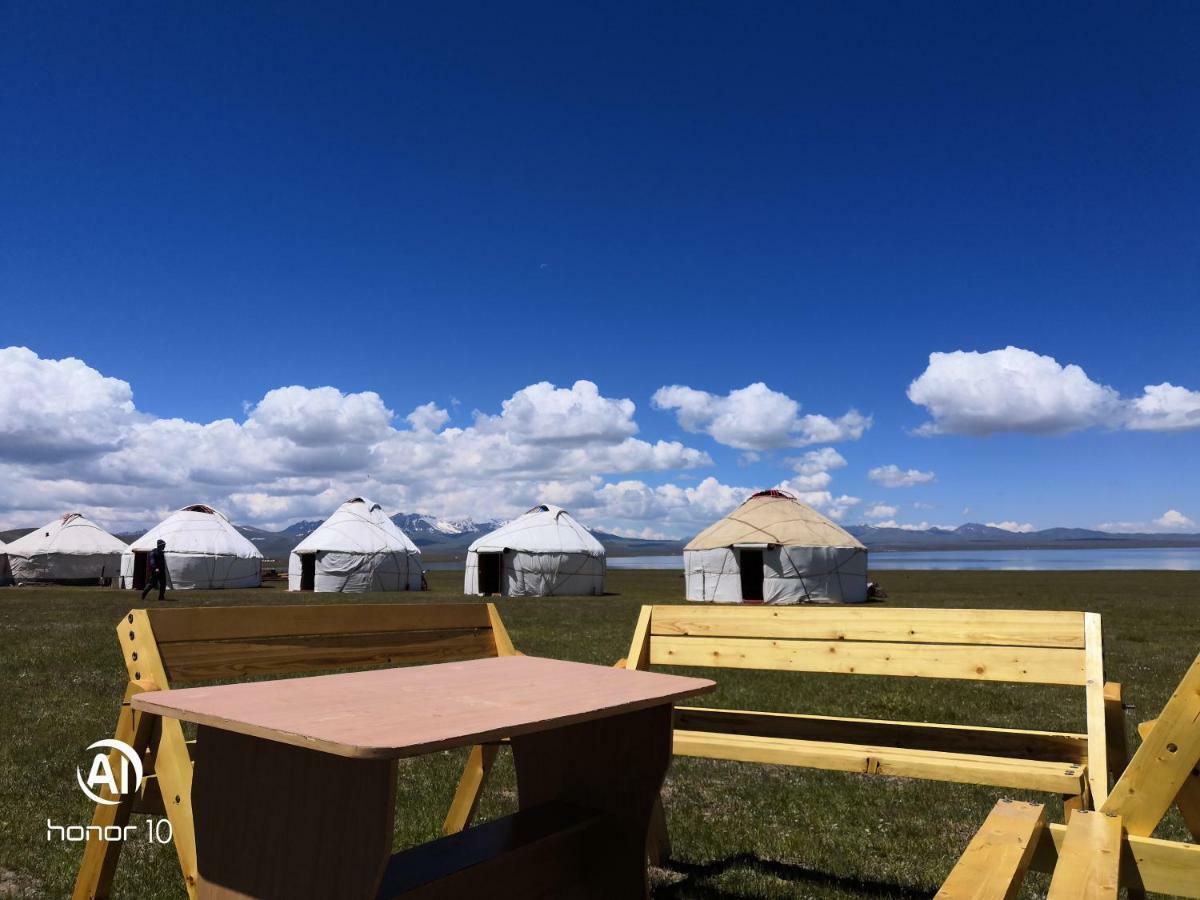 Yurt Camp Ali-Nur At Lake Song-Kol Юрточный Лагерь Али-Нур Озеро Сон-Куль Сон-Куль Кыргызстан Нарын Kyrgyzstan Naryn المظهر الخارجي الصورة