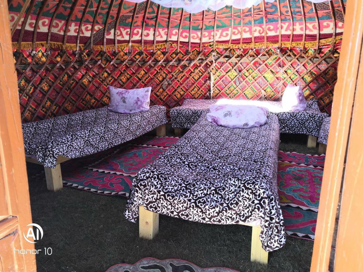 Yurt Camp Ali-Nur At Lake Song-Kol Юрточный Лагерь Али-Нур Озеро Сон-Куль Сон-Куль Кыргызстан Нарын Kyrgyzstan Naryn المظهر الخارجي الصورة